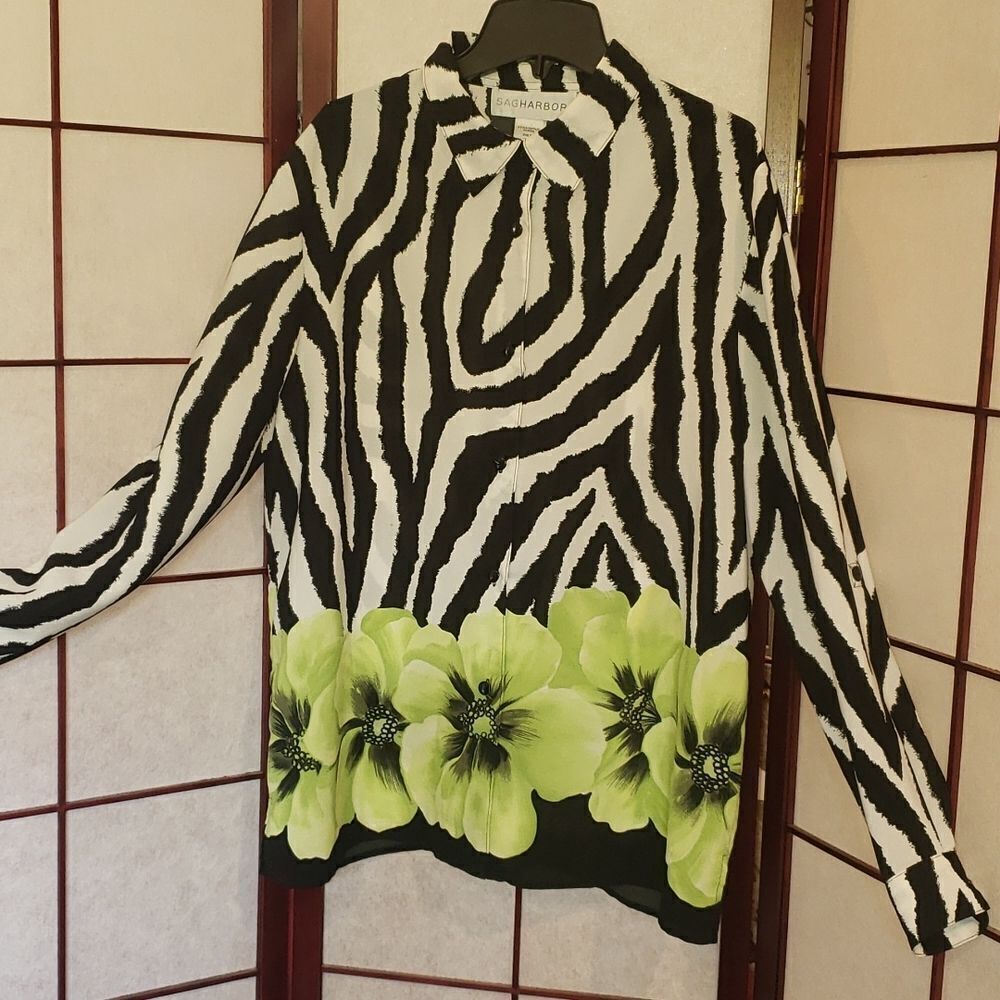 Sag Harbor Zebra Floral ButtonāUpāBlouse